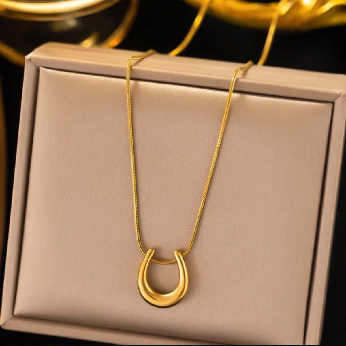 Bold Horseshoe Pendant Necklace